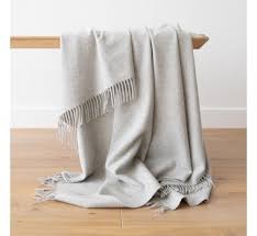 Decken, kissen und wärmflaschen aus reiner alpaka wolle, gemischt mit merino. Baby Alpaca Wirft Und Decken I Feinste Wolle I Leicht Und Langlebig