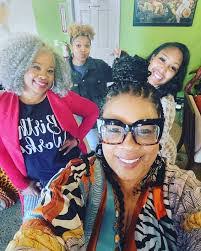 Elnora Peters's Instagram, Twitter & Facebook