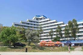Este un hotel de 2 stele, iar cazarea se face in 110 camere double, care dispun de : Hotel Safir Din Cap Aurora Romania0 Oferte Disponibile