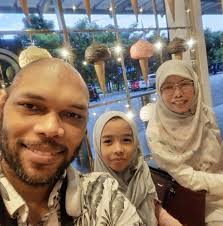 In this episode, Coyote demonstrates the differences between an alligator  vs. a common snapping turtle!