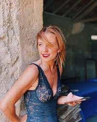 Ines's birth flower is narcissus and birthstone is tanzanite, turquoise, zircon and topaz. Ines Heredia Defende Se De Acusacoes De Bullying Em Festa E Festa Nacional Flash