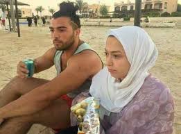 أعلن الفنان عبد الرحمن أبو زهرة إصابته بالاكتئاب وتفكيره بالاعتزال قبل أيام، مؤكدا أن السبب وراء هذه الفكرة تجاهل الأسد المنبوذ يعلن إصابته بالاكتئاب. Ø­ÙÙŠØ¯Ø© Ø¹Ø¨Ø¯Ø§Ù„Ø±Ø­Ù…Ù† Ø£Ø¨Ùˆ Ø²Ù‡Ø±Ø© ØªØ­ØªÙÙ„ Ø¨Ø®Ø·ÙˆØ¨ØªÙ‡Ø§ ÙˆØµÙˆØ± Ø§Ù„Ø­ÙÙ„ ØªØ£Ø³Ø± Ø§Ù„Ù‚Ù„ÙˆØ¨ Ø´Ø§Ù‡Ø¯Ù‡Ø§