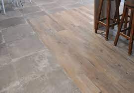 Mit fliesen in holzoptik verleihen sie ihrem zuhause einen gemütlichen und natürlichen charme. Kombination Fliesen In Holzoptik Mit Fliesen In Betonoptik Fliesen Holzoptik Betonoptik Bodenfliese Fliesen Betonoptik Fliesen Holzoptik Fussboden Fliesen