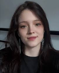 Taryn Logan's Instagram, Twitter & Facebook