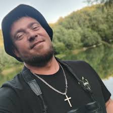 Hi I'm also looking for someone to cut my hedge and other work around my  garden. If you have any time please can you drop me a message. Thank you in  advance.