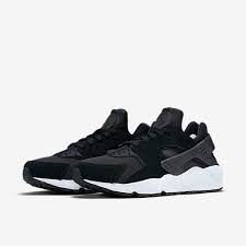Les semelles intermédiaire et extérieure de manière à réduire considérablement le poids de la chaussure. Nike Air Huarache Shoes Cheap Nike Shoes Cheap Nike Air Max Sneakers For Sale