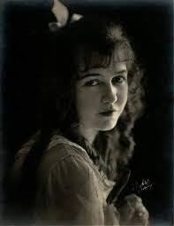 Mae Murray's Reflections