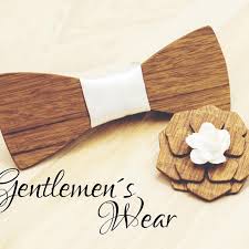 Holzdesigngermany Hat Ein Neues Foto Auf Etsy Geteilt Holzfliege Outfits Fur Frauen Nach Anlassen Ansteckblume