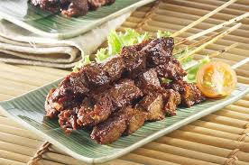 Panaskan sedikit minyak di penggorengan, kemudian tumis bawang putih dan cabai rawit (opsional) sampai layu. Membuat Sate Sapi Bumbu Ketumbar Pasti Enak Dengan Resep Ini Sajian Sedap