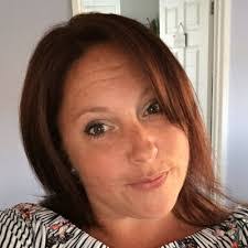 Mia Downs's Instagram, Twitter & Facebook