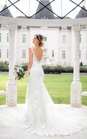 Größte auswahl an brautkleidern in nrw ♥ flagshipstore + brautmoden outlet ♥ top designer brautmode vintage, boho, hippie ♥ vereinbare jetzt deinen termin Traditinelles Fit And Flare Brautkleid Aus Spitze Stella York Wedding Gowns
