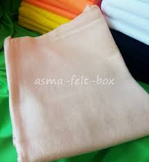 Saat ingin tampil lebih lembut, beralihlah ke warna coral terang. Acrylic Felt Warna Peach Warna Kulit