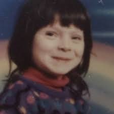 Amanda Conforti's Instagram, Twitter & Facebook