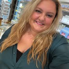 What churches in Huntsville, Alabama, have a pastor who preaches in every  service, a strong youth program, and small group worships?