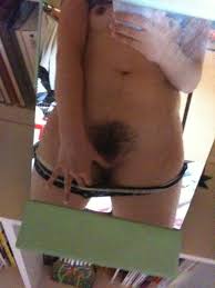 素人の女の子が自分のマン毛まで披露…もじゃもじゃの陰毛が卑猥な自撮りエロ画像