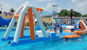 大同水上樂園（英語： datong water park ），為台灣第一座主題樂園，號稱「第一樂園」，由大同育樂企業股份有限公司董事長陳釗炳所創辦，於1971年8月4日開幕，1991年結束營業。 舊址位在臺北縣板橋市（今新北市 板橋區）江子翠東南側靠近港子嘴地區，西起雙十路，東迄懷德街，南到萬板大橋引道. 7å€‹æ—¥æœ¬çŽ©æ°´å¿…åŽ»æ°´ä¸Šæ¨‚åœ' è¶…é•·æ»'æ¢¯å¤ åˆºæ¿€ äººé€ æµªæ± å¤ å¥½çŽ© æ±äº¬å°±æ‰¾å¾—åˆ°çš„æ¶ˆæš'æ³³æ±  æ¨‚åƒè³¼ æ—¥æœ¬