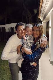 A este mensaje le siguieron algunas publicaciones compartidas por 'el chicharito' hernández y sarah kohan. Chicharito Y Sarah Kohan Esperan A Su Segundo Hijo Javier Hernandez Futbol Segundo Hijo