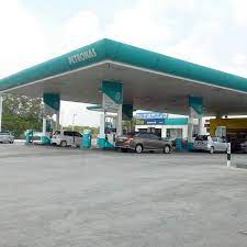 Makluman awal kemalangan berlaku jam l/kurang 4 petang tadi. Petronas Station Gas Station