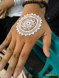 Gambar henna sendiri ternyata sudah dikenal oleh manusia sejak sekitar 5000 tahun yang lalu dan berasal dari negara india. Gambar Henna Untuk Anak Kecil Balehenna