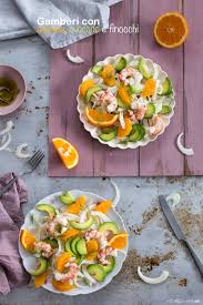 Lessare i gamberetti per un minuto in un pentolino con acqua bollente. Gamberi Con Arancia Avocado E Finocchi One Cake In A Million
