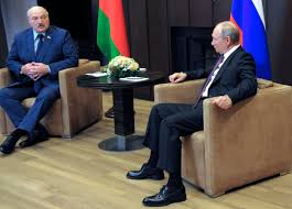 Prior to his political career, lukashenko worked as director of a state farm (), and served in the soviet border troops and in the soviet army. Belarus Alexander Lukaschenko Klagt Bei Waldimir Putin Uber Den Westen Der Spiegel