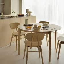 Looking for a dining table that can be the centerpiece of your dining room? Modern Contemporary Extending Dining Tables Shop Aif London