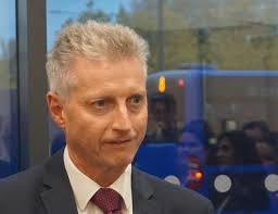 Share this article individualize employee pay based on unique job requirements and personal qualifications. Fury As Fatcat Council Chiefs Earn 600k Four Times More Than The Prime Minister While Families Face Council Tax Hikes
