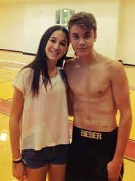 Un étudiant suédois de 15 ans a été suspendu de son école, après avoir agressé sexuellement sa prof devant toute la classe. La Photo De Justin Bieber Torse Nu Qui Affole Le Net Et Les Fans Du Chanteur Jean Marc Morandini