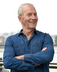 Australian media personality john cornell has died, aged 80, after a long battle with parkinson's disease. Crocodile Dundee S Paul Hogan Reveals How Fight With Clyde Packer Nearly Cost Him His Career Aktuelle Boulevard Nachrichten Und Fotogalerien Zu Stars Sternchen