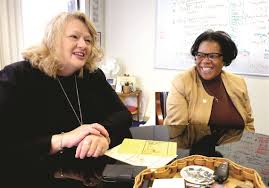 Separate missions: Toledo mayor also church music director