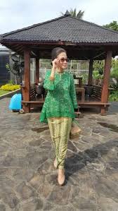 Model baju gamis polos lengan balon dan tambahan belt untuk tampil cool elegan Kebaya Kurung By Sekar Satari Pakaian Wanita Model Pakaian Model Baju Wanita