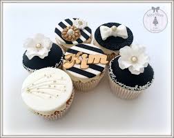 18th Birthday Black And Gold Cupcakes Pin By Tatiana On Cakes Fondant Cupcakes Gold Cupcakes Bridal Cupcakes