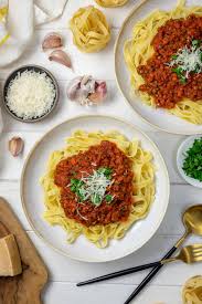 Spaghetti bolognese is a cooked food in scum. Bolognese Mit Linsen Und Salsiccia Rezept Elle Republic