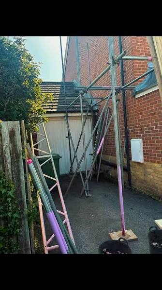 Another quality installation completed in Newbury, Berkshire 🔧🦁, Safe and  compliant access scaffold installed for fascia, soffit and essential  external maintenance works., This project required a ...