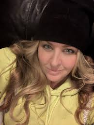 Hey 44 yr old living in north Minneapolis (sorry if the photo seems cheesy  lol 😝)