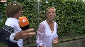 Naked Andrea Kiewel in ZDF Fernsehgarten 2018 < ANCENSORED
