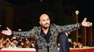 Giuliano sangiorgi lyrics with translations: Giuliano Sangiorgi 42 Anni In Musica Verissimo Mediaset Infinity
