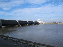 Das eidersperrwerk ist das wohl wichtigste küstenschutzwerk, das die nordseeküste zu bieten hat. Eidersperrwerk Wehrtore Niemals Durchfahren Eider Untereider Bildergalerie Flussinfo Fur Kanufahrer