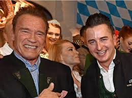 Alle songs von andreas gabalier Ganz Schon Peinlich Andreas Gabalier Und Arnold Schwarzenegger Singen Zusammen
