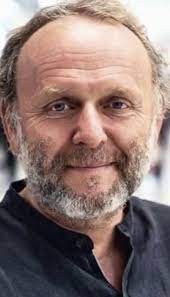 Nevěřím, že dušek by s takovým postupem souhlasil. Jaroslav Dusek Divadlo Na Jezerce