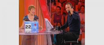 Une table boiteuse, une chaise brisée, elle ne voulait rien sacrifier. A Prendre Ou A Laisser Revient Sur Tf1 Le 5 Janvier Jean Marc Morandini