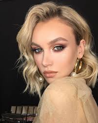 Makyaj Fikirleri Fikirleri Lipstickdesign Lipstickforfairskin Lipstickred Makyaj Fikirleri Celebrity Makeup Hair Makeup Celebrity Makeup Looks