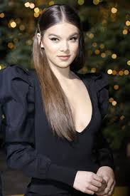 Back to life (from bumblebee). Hailee Steinfeld Bumblebee Special Screening In Berlin Celebmafia