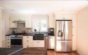 Specialist residential & commercial cabinet making company based in rockhampton. Beautiful Rustic Kitchen Remodel Featuring Canyon Creek Cabinet Company Katana Maple Cabinets In An Icin Kitchen Cabinets Kitchen Design Kitchen Cabinet Design