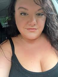 Single vet assistant seeking partner