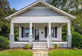 Pin By Old Houses Under 50k On Old Houses Under 100k In 2021 Old Houses Vinyl Replacement Windows House