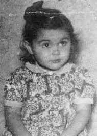 She Looks For News”