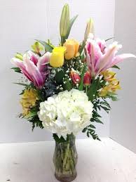 Pin By Pat Moon On Flowers Floral Arrangements Flower Gift Flowers