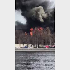 Прямая линия с путиным состоится 30 июня cегодня, 0:29. Moshnyj Pozhar Na Beregu Nevy V Peterburge Popal Na Video Obshestvo Rossiya Lenta Ru