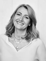 The Good Life Unravelled Podcast: Ep. 38. Celebrating Over-40s Fashion with  Catherine Summers